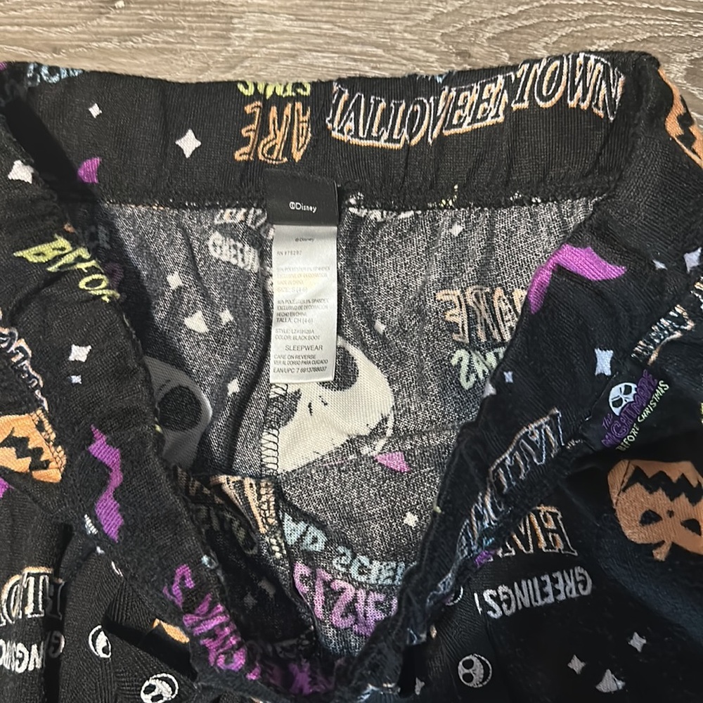 Jack Skellington in nightmare before Christmas pj bottoms - Picture 5 of 6